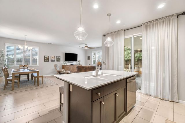 3519 Portals Avenue, Clovis, CA 93619