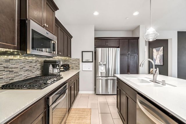 3519 Portals Avenue, Clovis, CA 93619