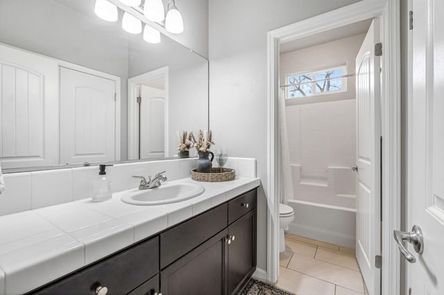 3519 Portals Avenue, Clovis, CA 93619