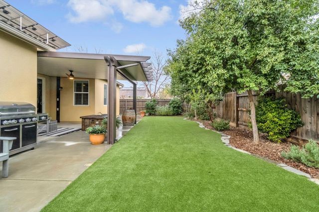 3519 Portals Avenue, Clovis, CA 93619