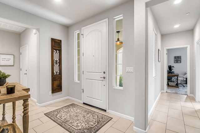 3519 Portals Avenue, Clovis, CA 93619