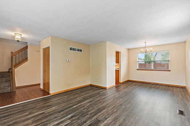 1440 Eliot Trail, Elgin, IL 60120