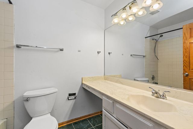 1440 Eliot Trail, Elgin, IL 60120