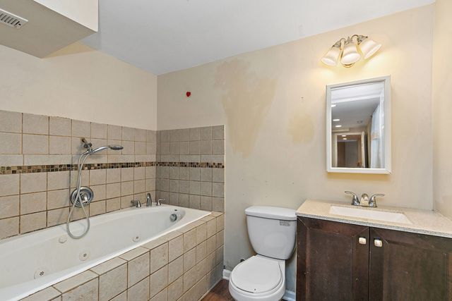 1440 Eliot Trail, Elgin, IL 60120