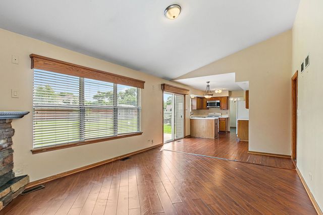 1440 Eliot Trail, Elgin, IL 60120