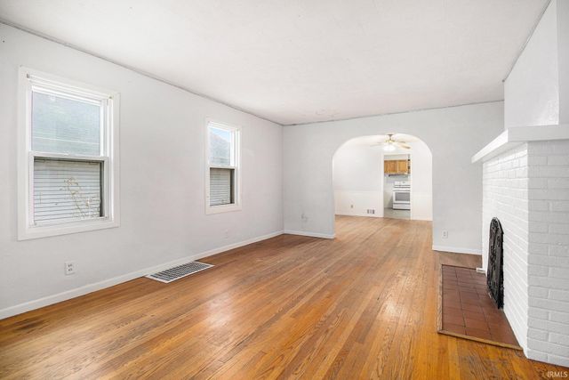 127 E Oakside Street, South Bend, IN 46614