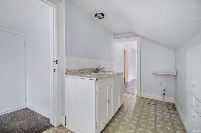 127 E Oakside Street, South Bend, IN 46614