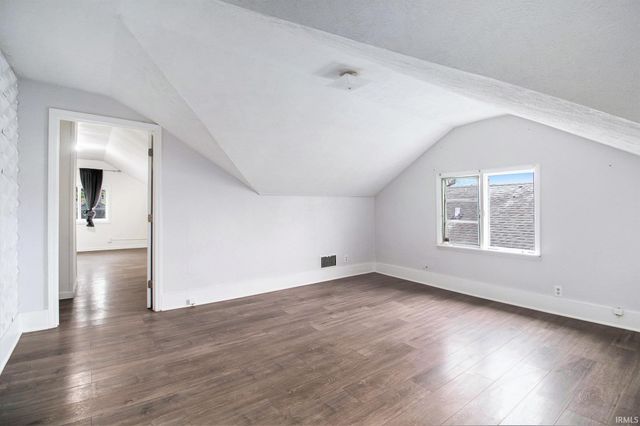 127 E Oakside Street, South Bend, IN 46614