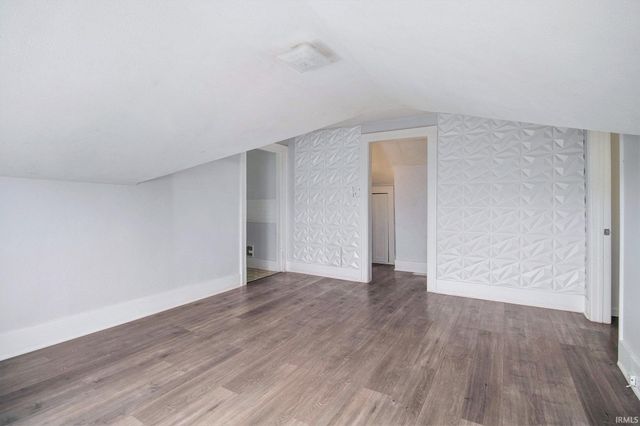 127 E Oakside Street, South Bend, IN 46614