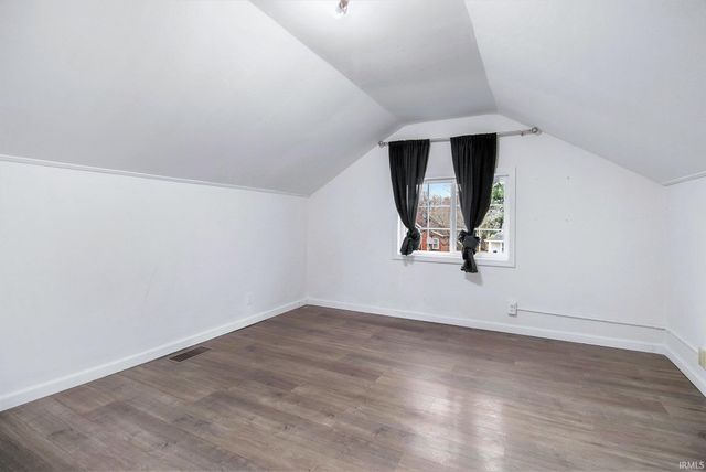 127 E Oakside Street, South Bend, IN 46614