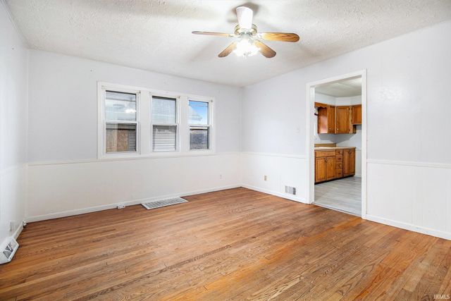 127 E Oakside Street, South Bend, IN 46614