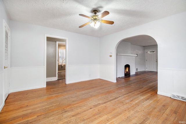 127 E Oakside Street, South Bend, IN 46614