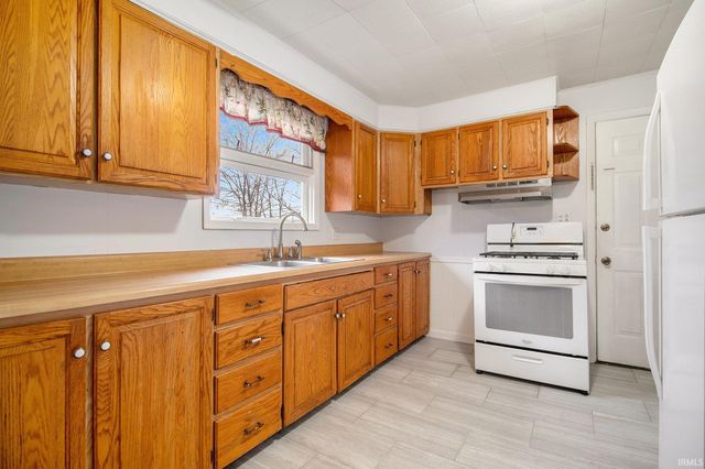 127 E Oakside Street, South Bend, IN 46614