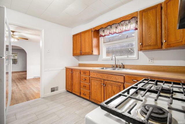 127 E Oakside Street, South Bend, IN 46614