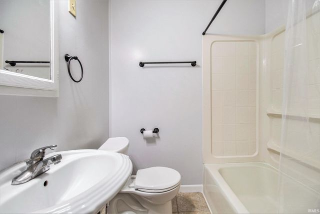 127 E Oakside Street, South Bend, IN 46614