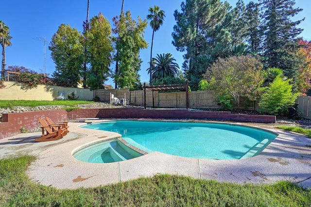 6828 Oakdale Rd, Riverbank, CA 95367