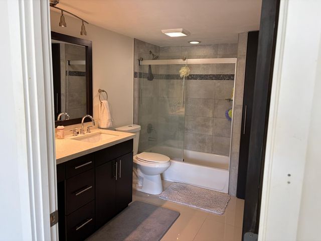 3625 N Country Club Drive 206, Aventura, FL 33180