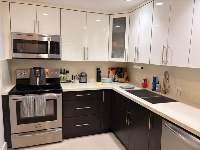3625 N Country Club Drive 206, Aventura, FL 33180