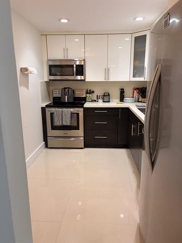 3625 N Country Club Drive 206, Aventura, FL 33180