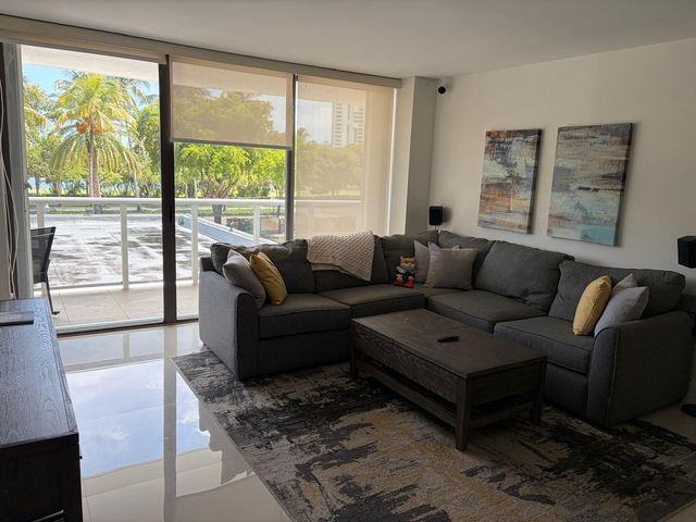 3625 N Country Club Drive 206, Aventura, FL 33180