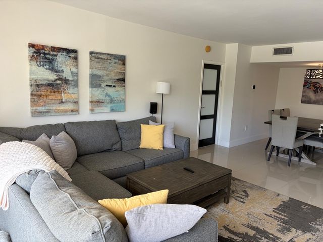 3625 N Country Club Drive 206, Aventura, FL 33180