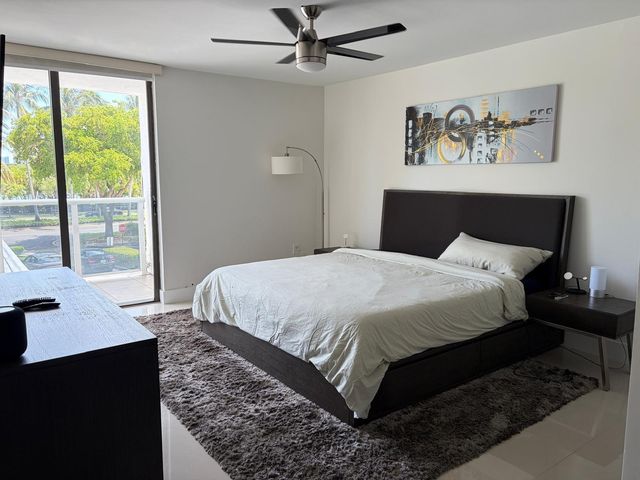 3625 N Country Club Drive 206, Aventura, FL 33180