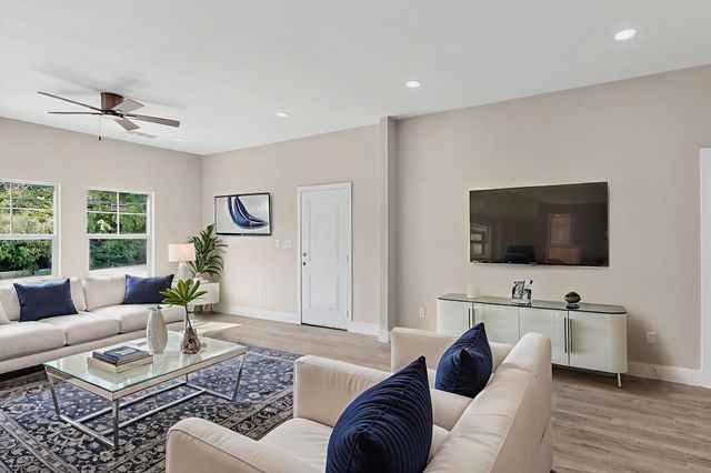 6728 Manitoba Avenue, Dallas, TX 75241