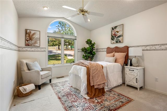 6 Hughes Lane, Bella Vista, AR 72715