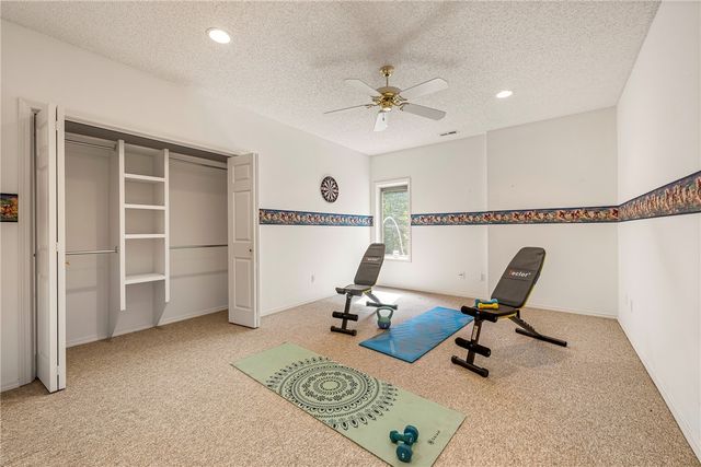 6 Hughes Lane, Bella Vista, AR 72715