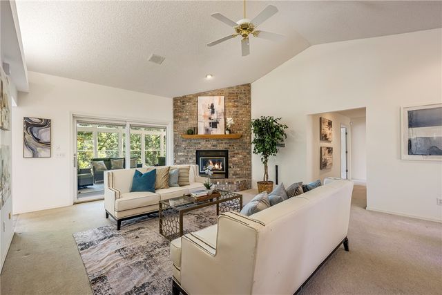 6 Hughes Lane, Bella Vista, AR 72715