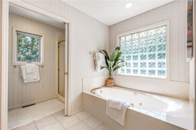6 Hughes Lane, Bella Vista, AR 72715