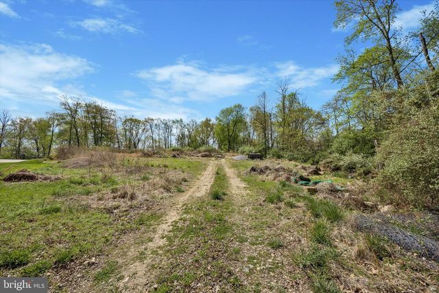 3882 GRADYVILLE RD, Newtown Square, PA 19073