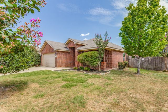 417 Brookhollow Lane, Saginaw, TX 76131
