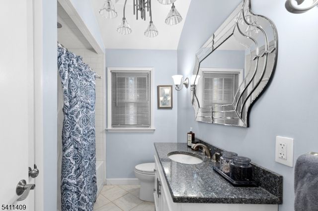 1060 Sunny Slope Dr, Mountainside Boro, NJ 07092