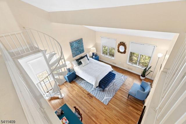 1060 Sunny Slope Dr, Mountainside Boro, NJ 07092