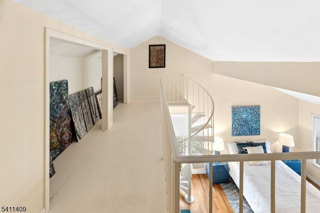 1060 Sunny Slope Dr, Mountainside Boro, NJ 07092