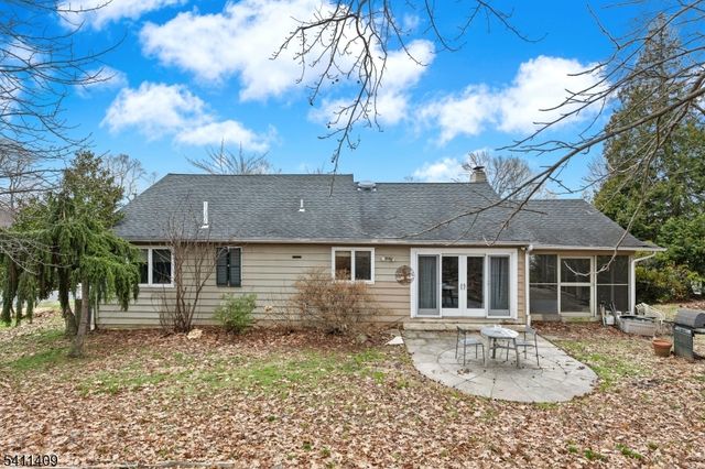 1060 Sunny Slope Dr, Mountainside Boro, NJ 07092