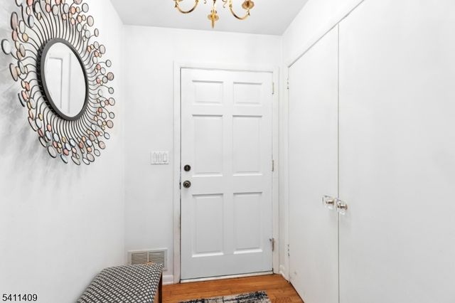 1060 Sunny Slope Dr, Mountainside Boro, NJ 07092