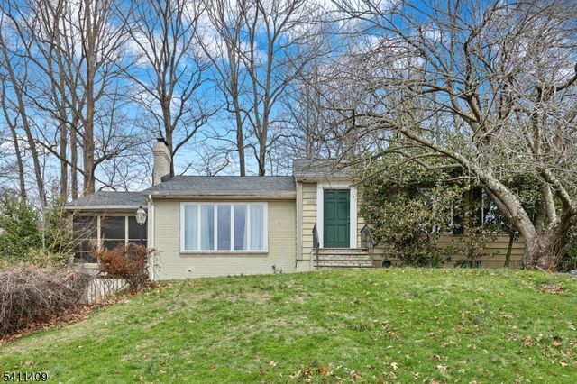 1060 Sunny Slope Dr, Mountainside Boro, NJ 07092
