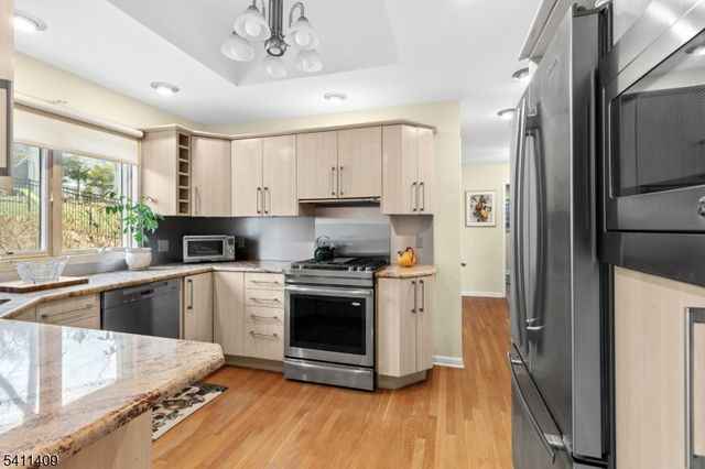 1060 Sunny Slope Dr, Mountainside Boro, NJ 07092