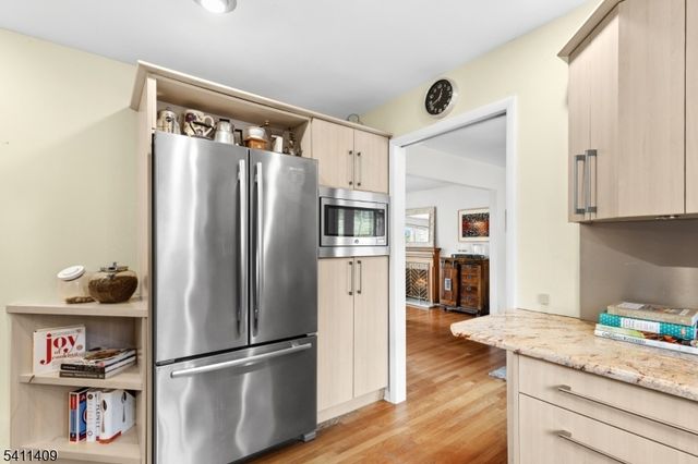 1060 Sunny Slope Dr, Mountainside Boro, NJ 07092