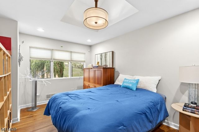 1060 Sunny Slope Dr, Mountainside Boro, NJ 07092