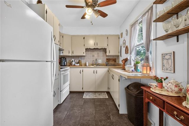 307 E College Street, Odessa, MO 64076
