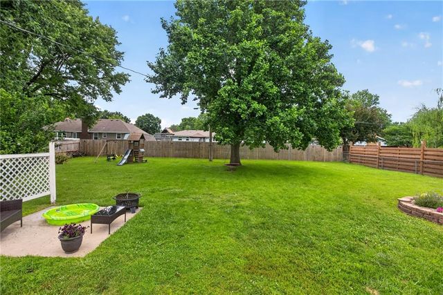 307 E College Street, Odessa, MO 64076
