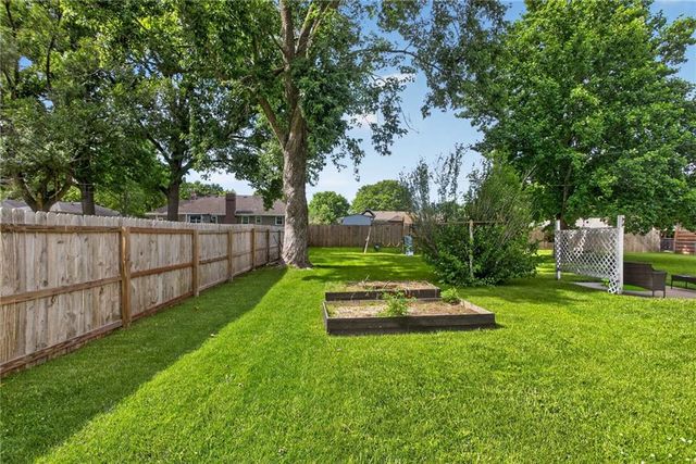 307 E College Street, Odessa, MO 64076