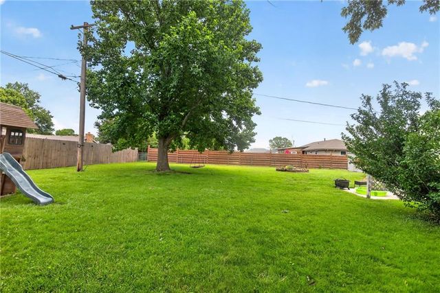 307 E College Street, Odessa, MO 64076
