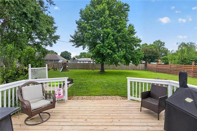 307 E College Street, Odessa, MO 64076