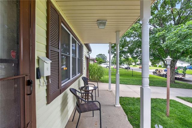 307 E College Street, Odessa, MO 64076