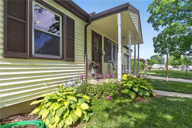 307 E College Street, Odessa, MO 64076