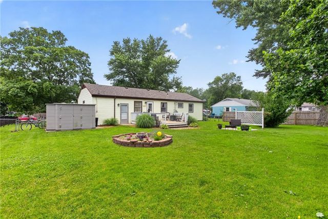 307 E College Street, Odessa, MO 64076